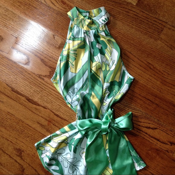 Adorable top - Picture 4 of 4